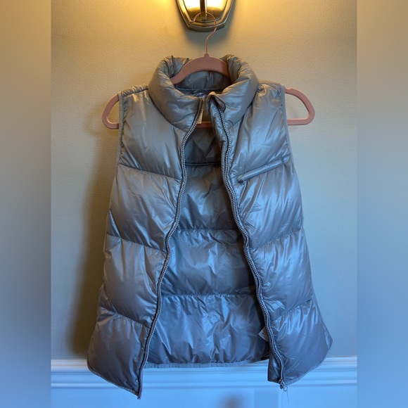 NWT Fabletics silver lightweight puffy vest - Picture 6 of 6